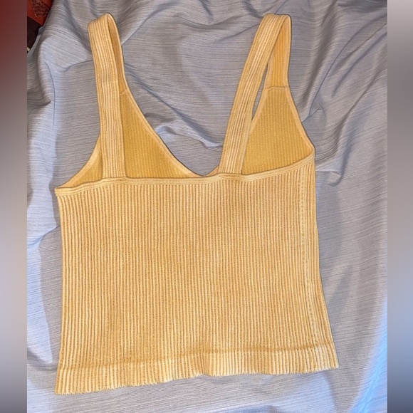 Ribbed stretchy cropped v-neck tank top - Picture 2 of 4
